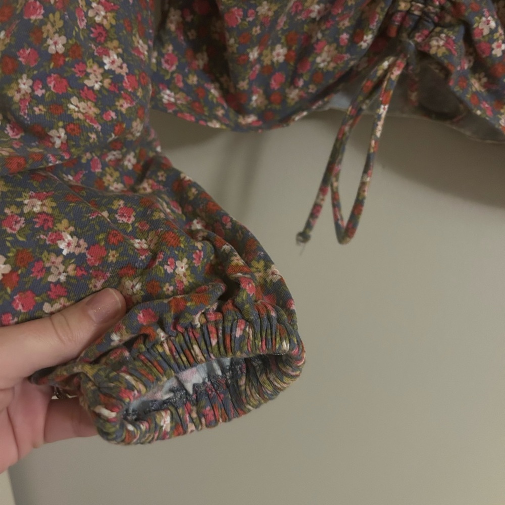 Floral Ruched Long Sleeve cropped Blouse - Picture 3 of 4